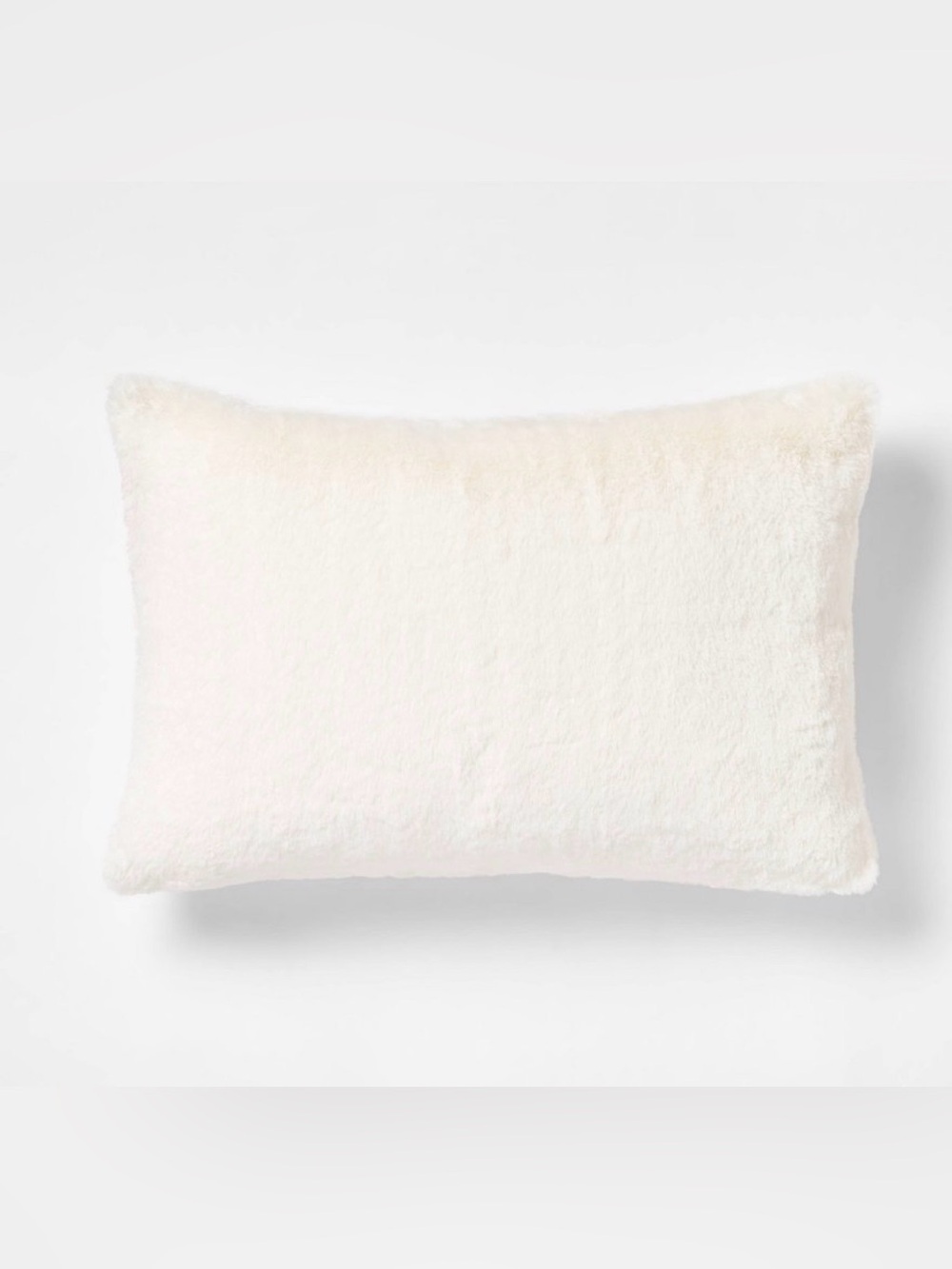 Threshold Faux Rabbit Fur Toss Pillow Cream
20”x14”
NWT